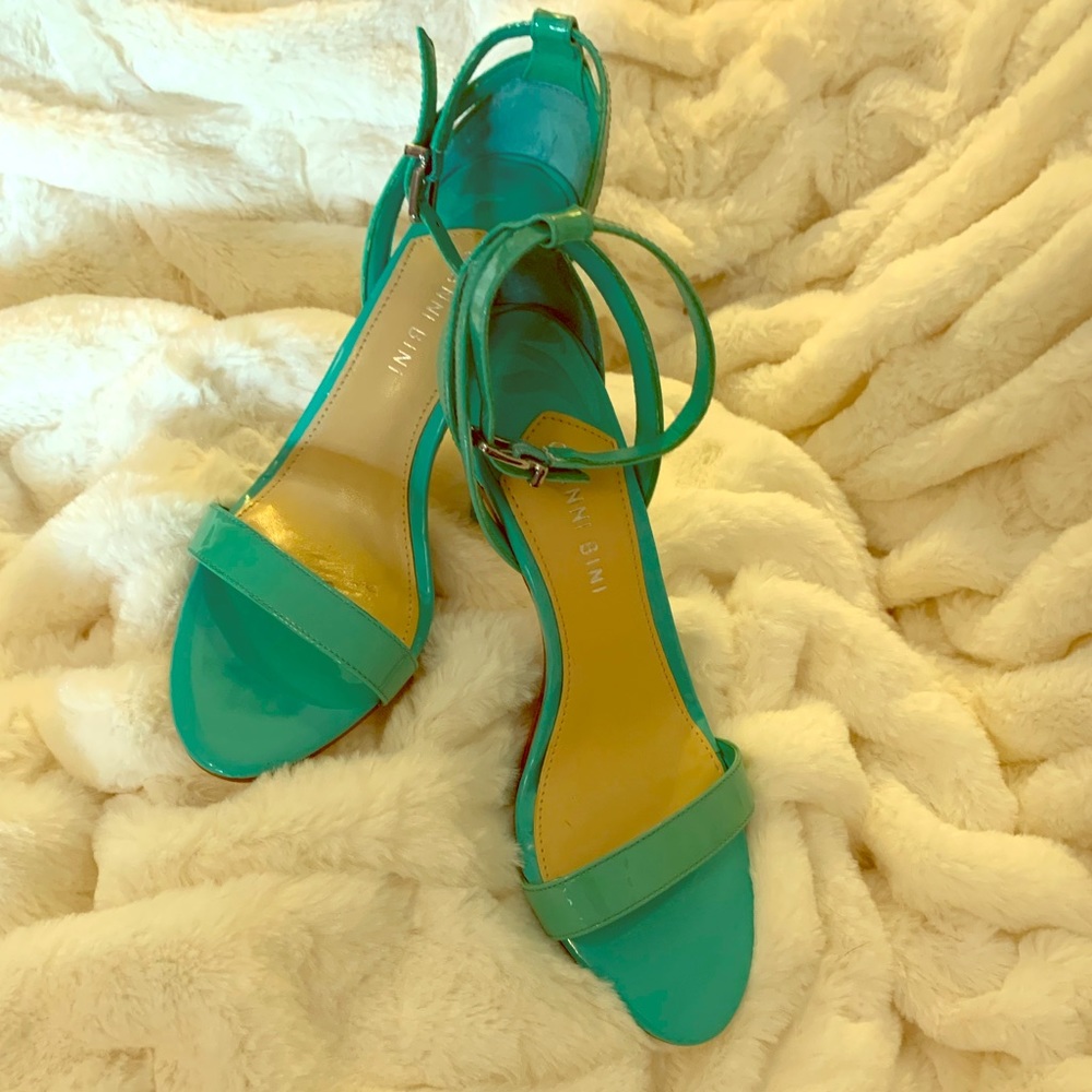 Gianni Bini strappy heel